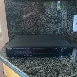 KENWOOD QUARTZ SYNTHESIZER AM-FM STEREO TUNER KT-990D