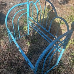 Old Metal Love Seat