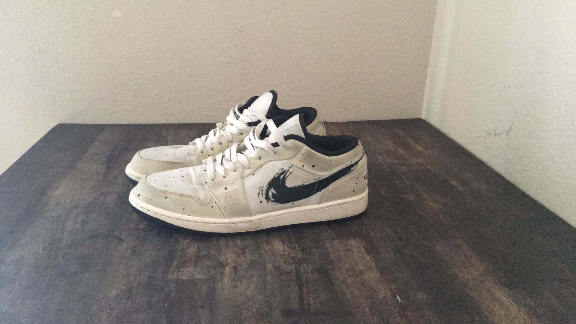 Air Jordan 1 Low 'Brushstroke Swoosh - Paint Splatter'