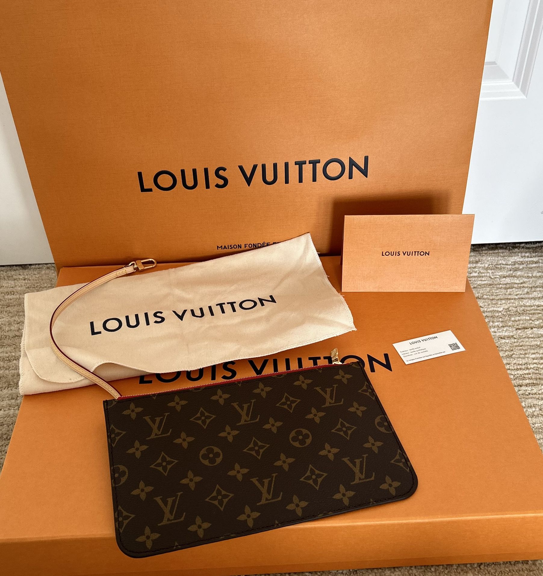 Brand New Authentic Louis Vuitton Neverfull Clutch/Pochette for Sale in  Deerfield, IL - OfferUp