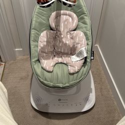 mamaRoo® multi-motion baby swing and newborn insert