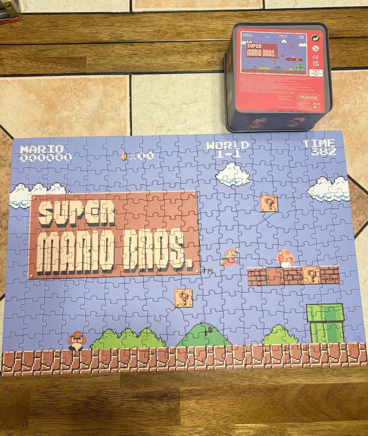 Nintendo Super Mario Bros 250 Piece Jigsaw Puzzle & Collector Tin