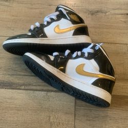 Size 4 youth Air Jordan one shoes