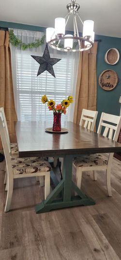 Farmhouse Dining Table w/ 4 chairs & leaf
