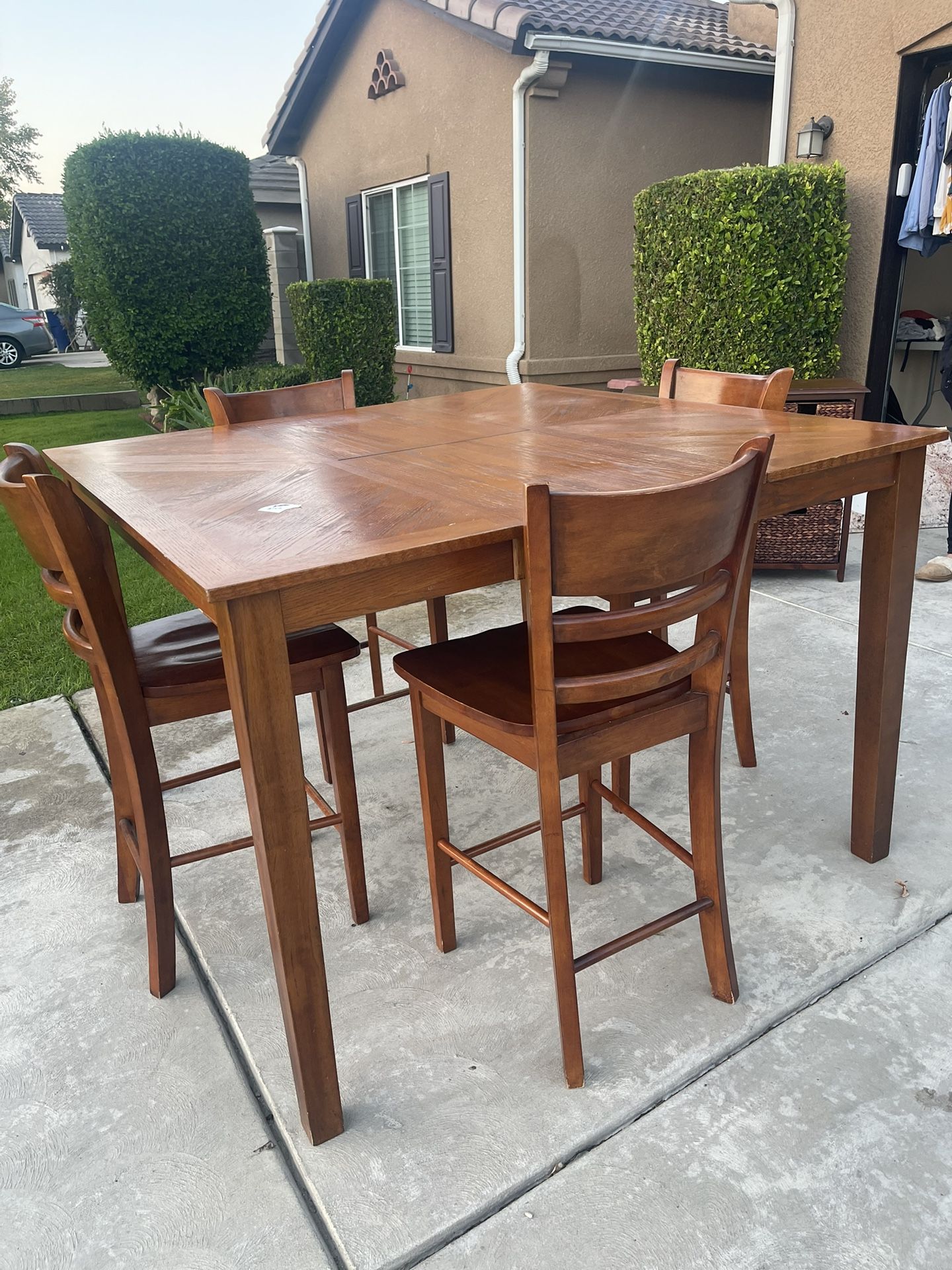 Dining Table W/4 Chairs