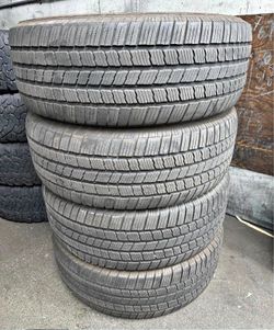 265/70/17 Michelin vendo un set de llantas usadas excelente condiciones de vida las 4 ✅🤩I am selling a set of used tires, all 4 in excellent living c