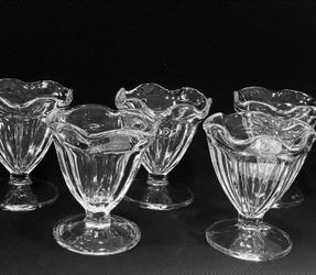 Vintage Libby 1950’s Ice Cream Sundae 4” Tall Glasses Set of 5. 