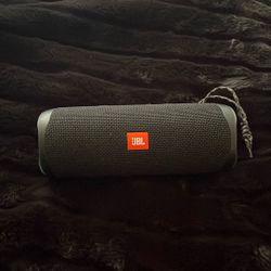 JBL BLUETOOTH WATER PROOF SPEAKER 