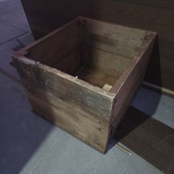 🌿 Rustic Wooden Wall Box / Planter – $25 (OBO) 2ft by 2 ft