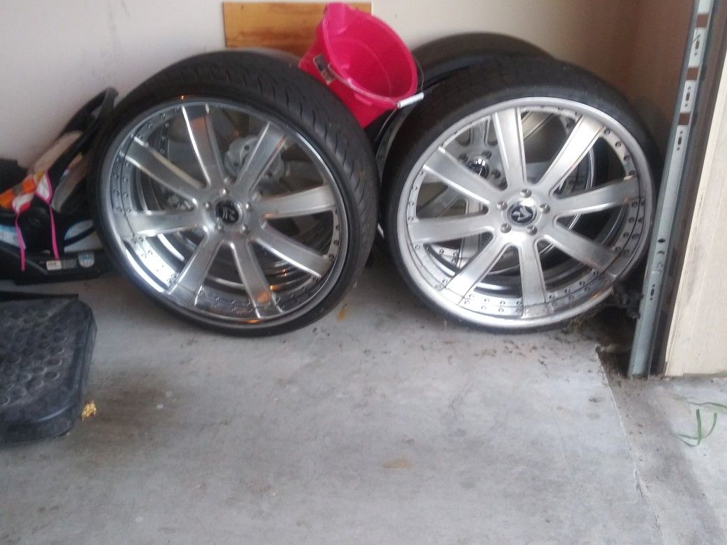 24 in Rucci wheels and tires Offset Like new