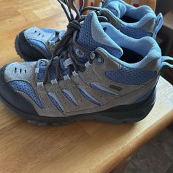 Women’s Merrill Hiking Boots