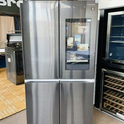 29 Cu. ft. Smart 4-Door Flex Refrigerator with Family Hub and Beverage Center in Stainless Steel