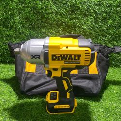DEWALT® 20V MAX* XR® 1/2-in. High Torque Impact Wrench with Hog Ring Anvil