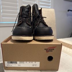 RED WING Heritage - Style 8849 CLASSIC MOC TOE MEN'S 6-INCH BOOT IN BLACK PRAIRIE LEATHER