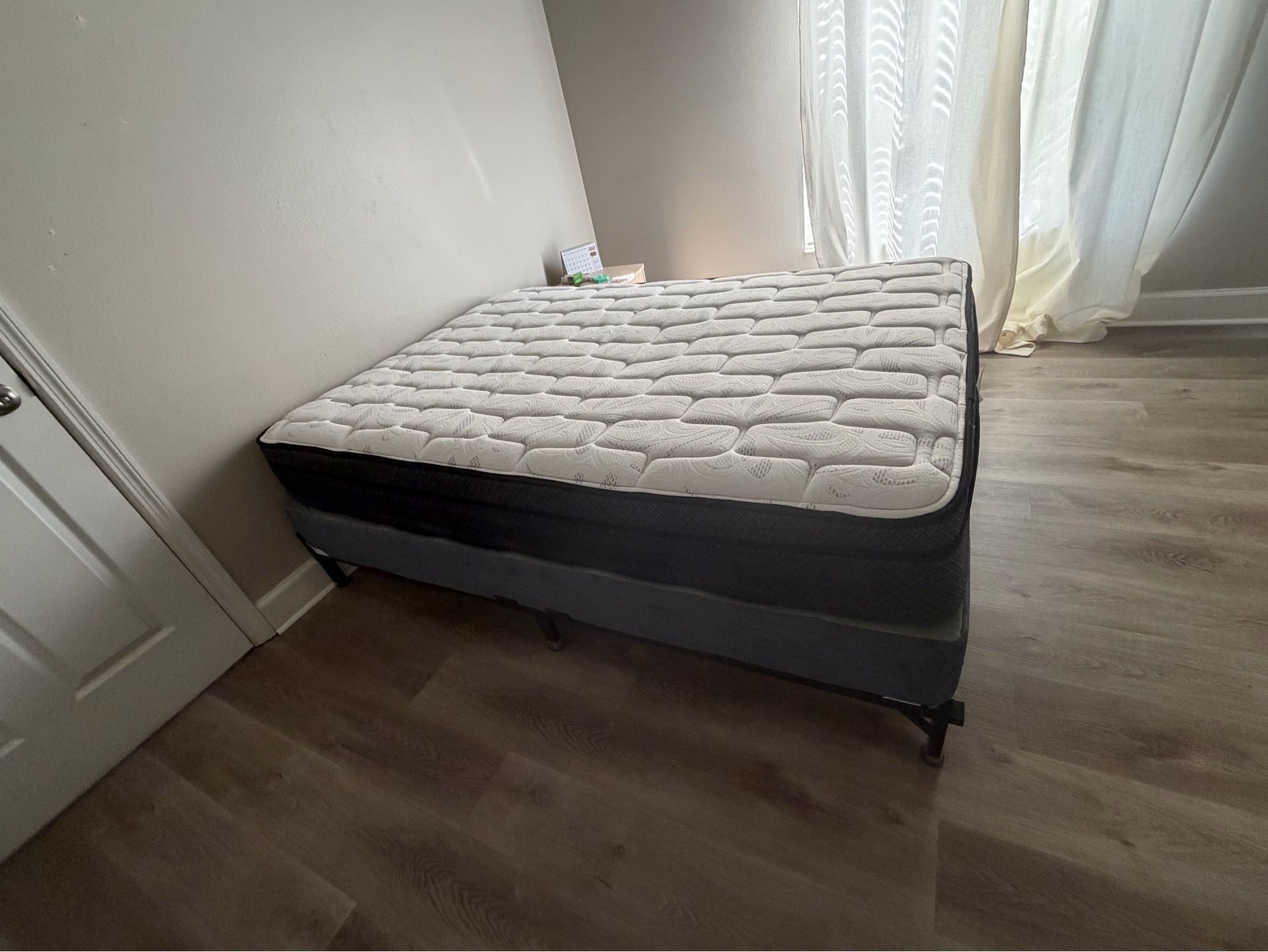 Colchón size full .con base ajustable a varios tamaños .
