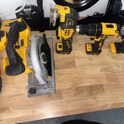 DEWALT- 20V MAX* CORDLESS RECIPROCATING SAW KIT 