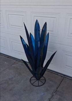 Large Metal Agave Outdoor Plant (35 in tall)