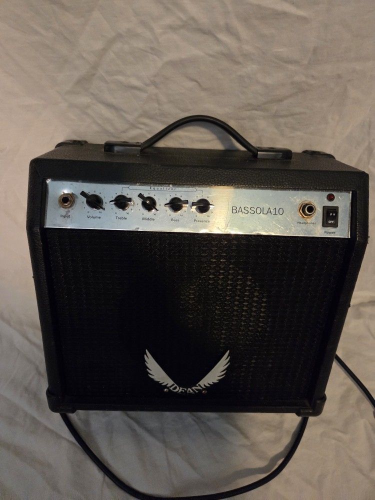 Dean Bassola 10 Watt Bass amp