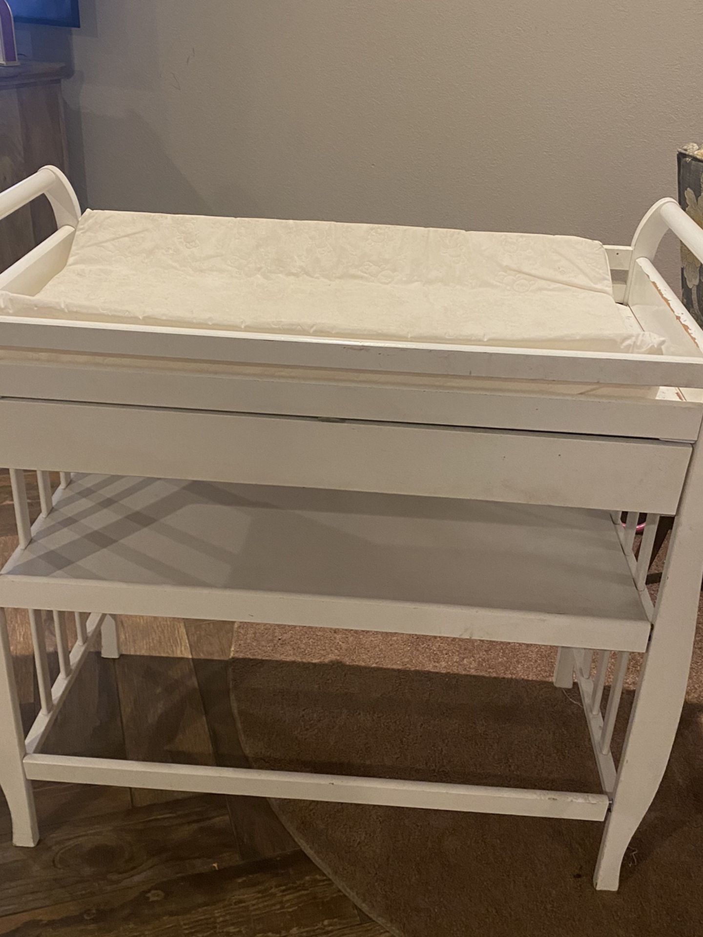 Free Changing Table