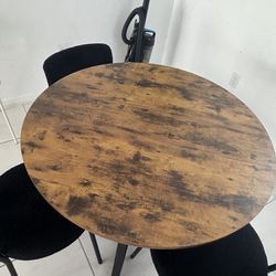 Dinning table with chairs