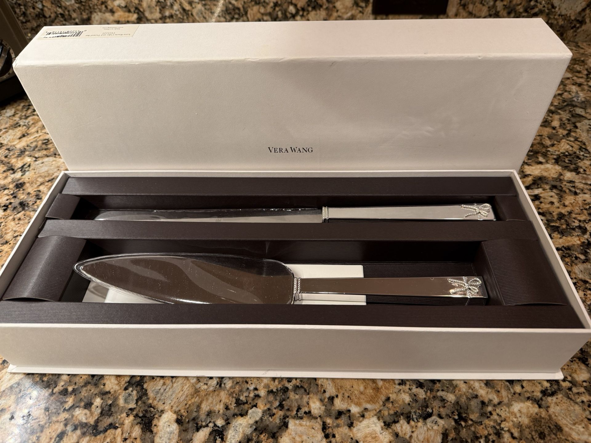 Vera Wang - Love Knots cake and trowel set