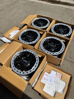 Brand New 18x9 KMC “235” GRENADE CRAWL BEADLOCK Wheels Ford Ford F250 F350 -24 Offset