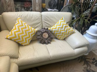 2 pc Leather couches- NEEDS TOGO TODAY