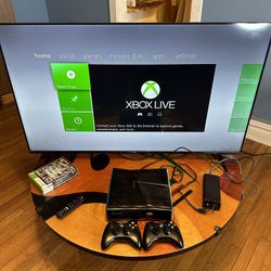 Xbox 360 S 250 GB Bundle with 2 Controllers, 3 Games, & HDMI cord