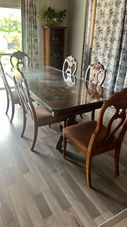 Luxury Solid Wood Dining Set – 8 Chairs + Glass Top – Beautiful Condition