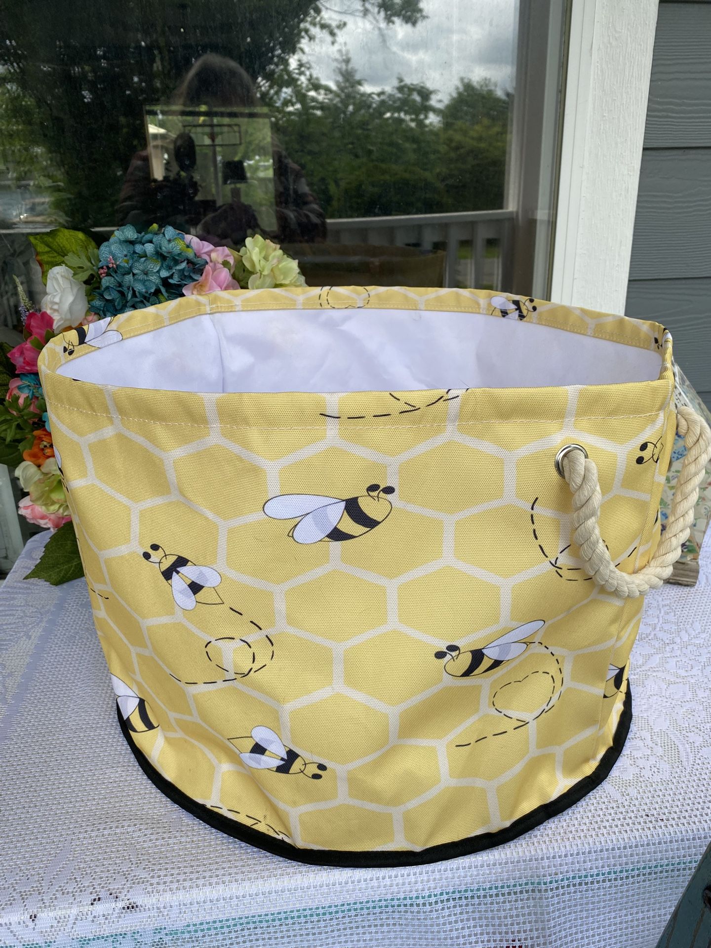 Yellow Bee 🐝 LARGE Storage Basket or Laundry Basket Hamper
