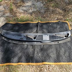 Windshield Washer Grill 04 Trailblazer 