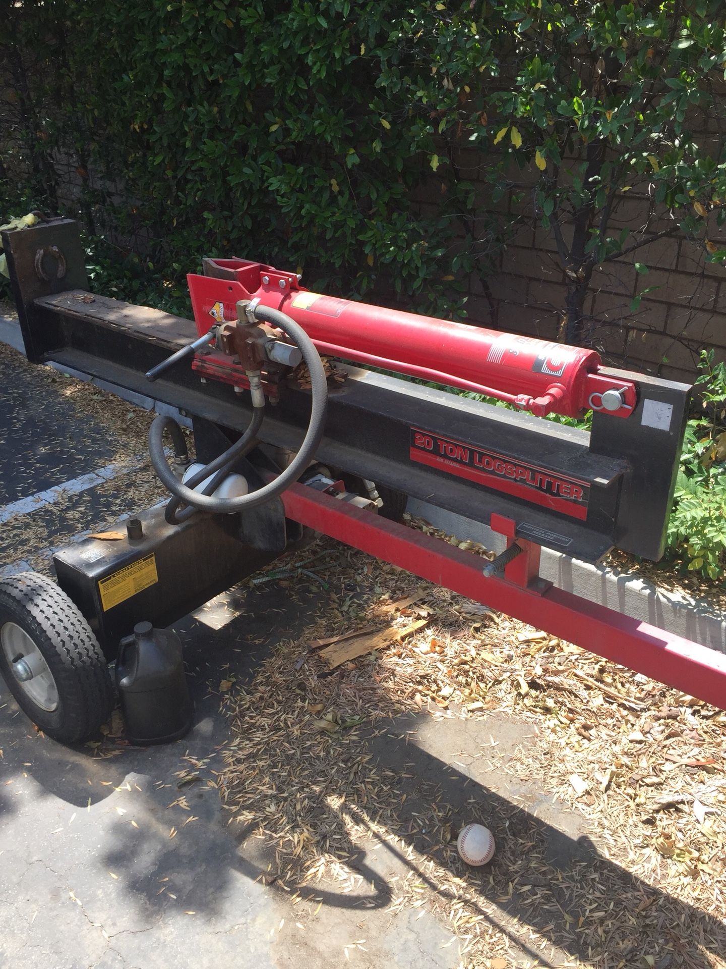 MTD 20 ton log splitter