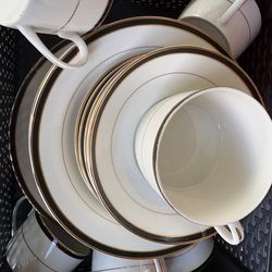 Set of dishes