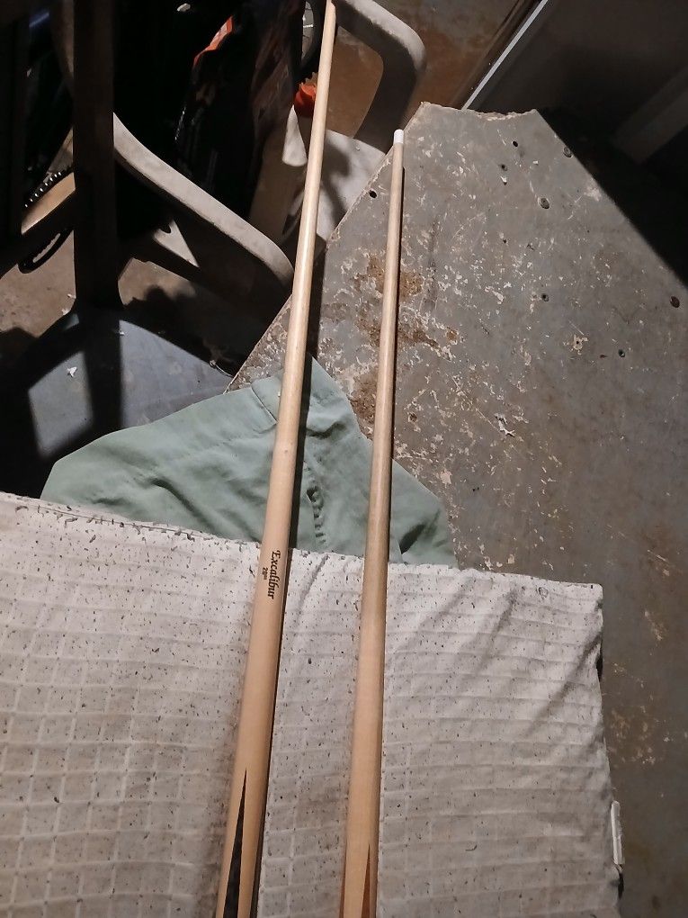 2 Nice Pole Sticks ,only Needs The Ends