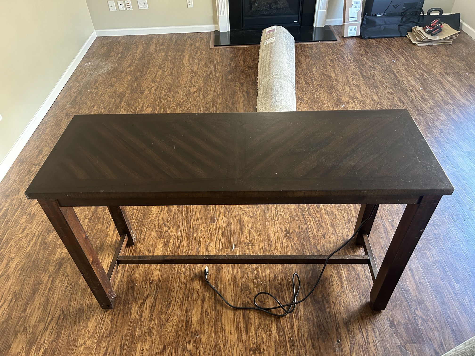 Large Table With Electric Outlet Plugins 