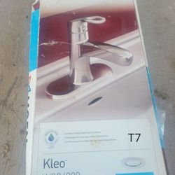 New MOEN Kleo Single Hole Single-Handle Mid-Arc Bathroom Faucet in Chrome