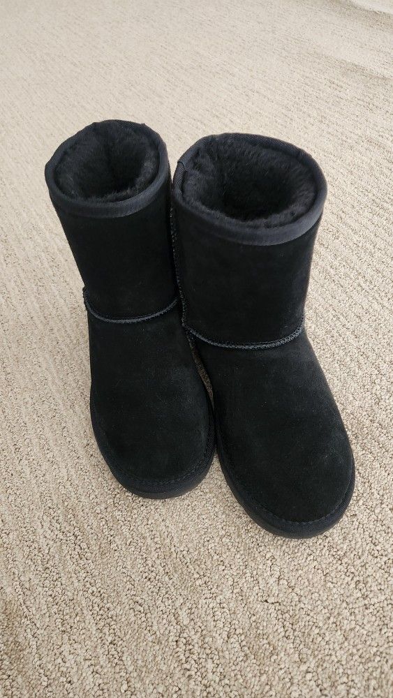 New Bearpaw Boots Youth Size 3