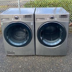 LG WASHER AND DRYER SET. 