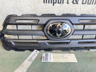 2016 - 2017 - 2018 - 2019 - 2021 TOYOTA TACOMA FRONT OUTER GRILLE OEM AX98590 w/emblem