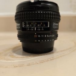 Nikon AF NIKKOR 20mm f/2.8D Lens