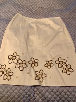 Beautiful Alfani Skirt With Beaded Flower Size 8 Pettit Side Zipper 22” Long Waist 30-31”   If you see it here , it is available  The skirt has lining