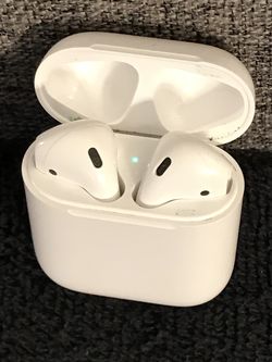 Apple AirPods 2nd Gen with Charging Case - Clean & Working Great