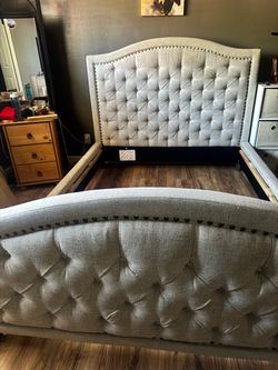 Thomasville queen size bed