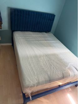 Full size bed with mattress