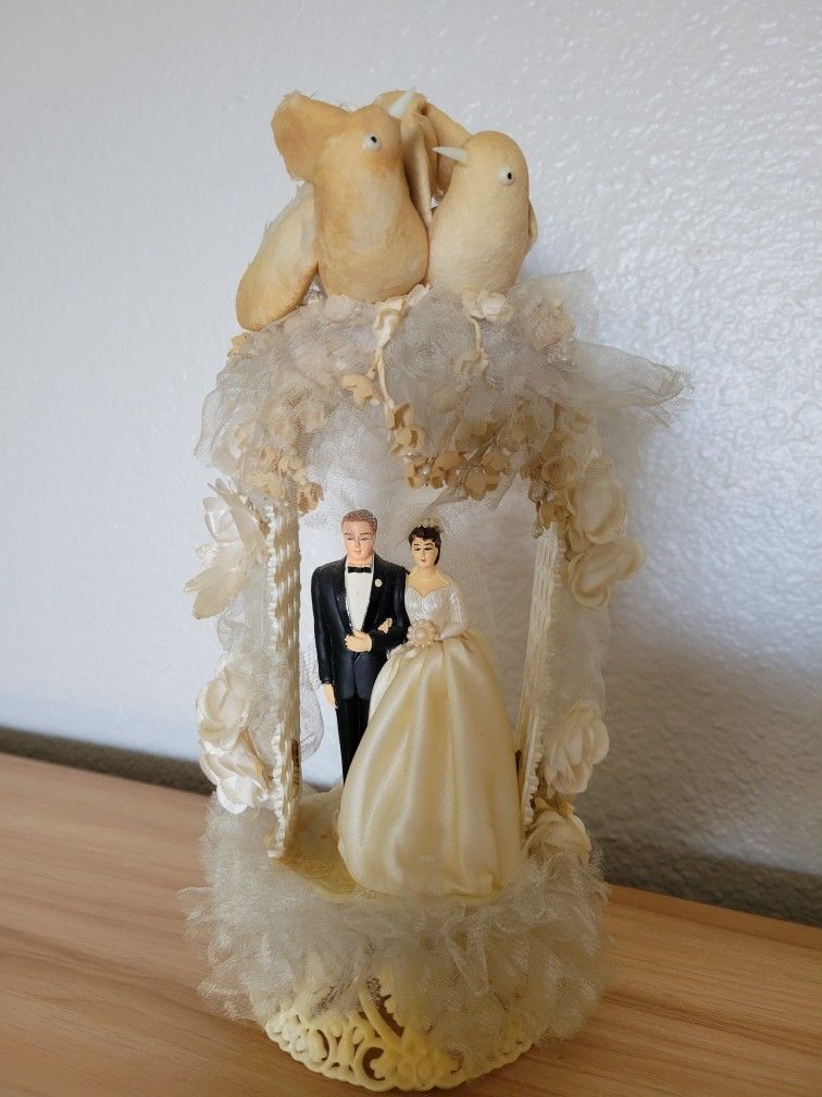 Vintage Bride and Groom Wedding Cake Topper from 1959 by Coast Novelty MFG Co Venice, California