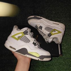 Jordan 4 Retro Light Lemon Twist Size 4.5us