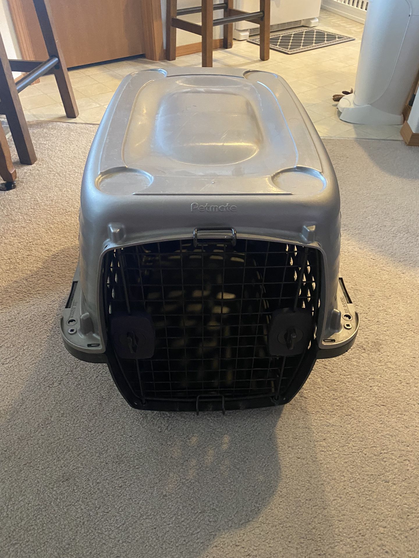 Dog Crate / Carrier / Kennel / Petmate 