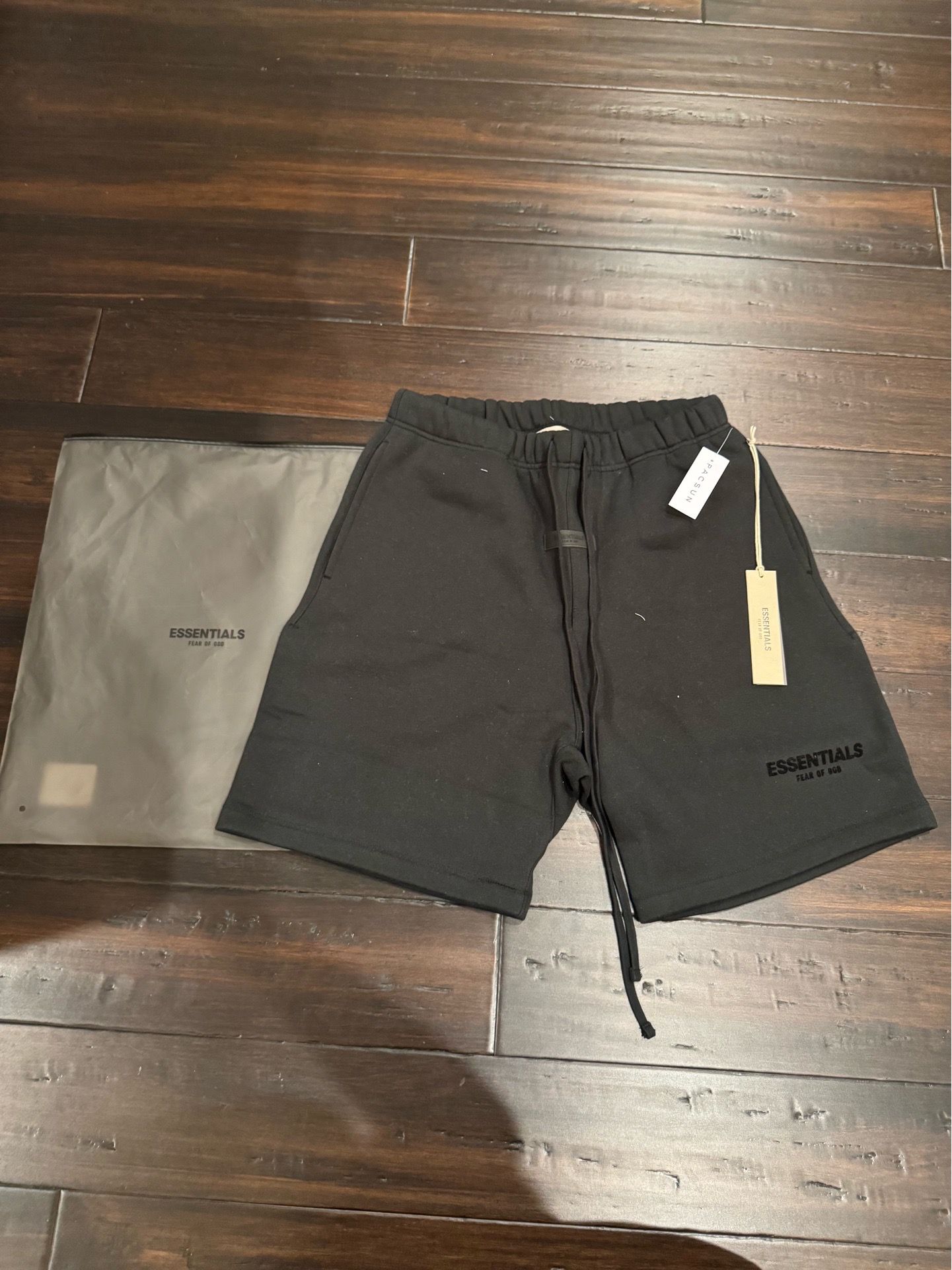 ESSENTIALS SHORTS LOT
