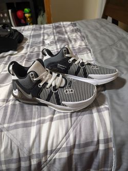Nike LeBron Witness 7 Basketball Sneakers 10.5