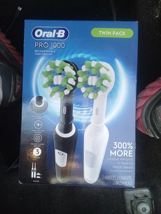 Oral B Pro 1000 Twin Pack
